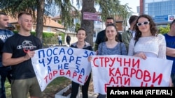 Dushica Nikolliq, e treta nga e majta.