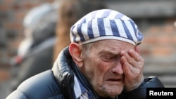 Supraviețuitor al lagărului de extermina nazist, la ceremoniile marcând 75 de ani de la eliberarea lagărului Auschwitz-Birkenau, Polonia, 27 ianuarie 2020.