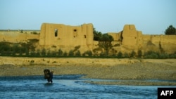 د طالبانو حکومت وايي په هېلمند سیند کې د اوبو سطح خورا کمه شوې ده - پخوانی انځور.