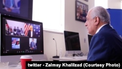 دیدار زلمی خلیل‌زاد، نمایندۀ خاص ایالات متحدۀ امریکا برای صلح افغانستان، از طریق آنلاین با گروه تماس جوانان برای صلح.