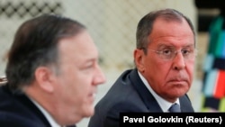 Șefii diplomațiilor americană și rusă, Mike Pompeo și Serghei Lavrov, fotografie făcută la Soci, în Rusia, pe 14 mai 2019