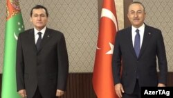 Министры иностранных дел Туркменистана и Турции Рашид Мередов и Мевлют Чавушоглу