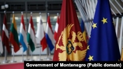 Zastave Crne Gore i EU