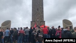 Nekoliko stotina ljudi skupilo se na Gazimestanu