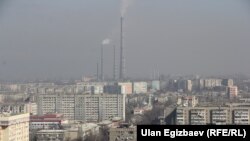 Для жителей советских многоэтажных домов альтернативы ТЭЦ фактически нет. Из-за нехватки электроэнергии правительство само вводит ограничения и призывает к экономии.