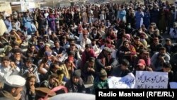 په تېرو کلونو کې د جنوبي وزیرستان د واڼه په ګډون په یوشمېر سیمو کې د انټرنېټ تړلو ضد مظاهرې شوې دي - پخوانی انځور.