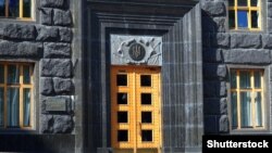 Витратити кошти можна буде на ліки, одяг, взуття. Програма охопить понад 660 тисяч людей