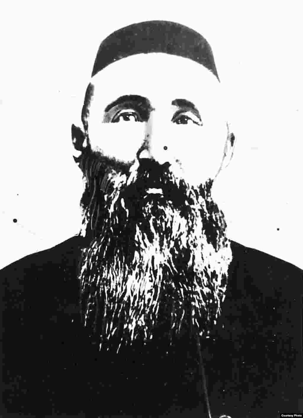 Шәкерім қажы Құдайбердіұлы, ақын, "Қазақ" газетінің авторларының бірі.&nbsp;