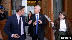 Кирилл Дмитритев (в центре) после переговоров в Эр-Рияде, 18 февраля 2025 года 