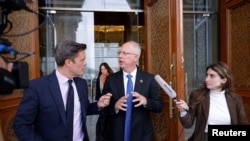 Кіраўнік Расейскага фонду прамых інвэстыцый Кірыл Дзьмітрыеў (у цэнтры), архіўнае фота