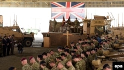 تصویر آرشیف: برخی از نیروهای بریتانوی که در ولایت هلمند در جنوب افغانستان مستقر بودند 