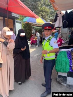 Autoritetet thanë se kanë biseduar me afër 300 gra që mbanin nikabin, gjatë basitisjes në qytetin e Oshit.