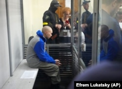 Російський військовий Вадим Шишимарін у залі суду, якого в Україні судять у справі вбивства цивільної людини. Київ, 13 травня 2022 року