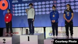 Айсулуу Тыныбекова мелдештен соң.  Варшава шаары. 10-июнь, 2021-жыл. 