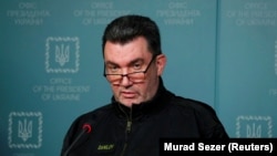 «Так, обов’язково. Якщо для захисту нашої країни треба буде опинитися там, де ми вважатимемо за необхідне, ми там будемо»
