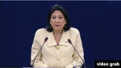 "ტოტალიტარიზმის ამ გზაზე ჩვენ უნდა დავიცვათ დემოკრატია, დავიცვათ იგი ყველგან", - თქვა სალომე ზურაბიშვილმა პარიზში სიტყვით გამოსვლისას.