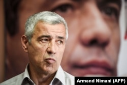 Oliver Ivanović je u razgovoru za BIRN oktobra 2017. Radoičića opisao kao ključnu ličnost i pravog nosioca vlasti na severu Kosova