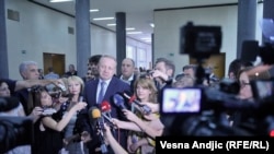 Dragan Đilas (na fotografiji u sredini) nema ni veštinu ni harizmu predvodnika