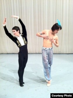 А. Ваганова атындагы балет академиясындагы репетицияда. Фарух жана Алишер. 2011-жыл