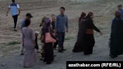 Köp hojalyk döwlet dükanlarynyň degişlilikdäki arzan önümlerine garaşly bolup galýar. (arhiw suraty)