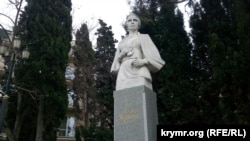 Пам'ятник Лесі Українці в Балаклаві