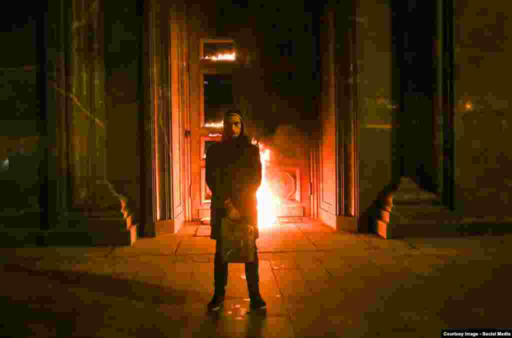 "He just stood there, he made no declarations or anything. He was very calm."&nbsp;Between the first and last pictures she took that night, the metadata from Beroyeva's camera shows 17 seconds passing before her camera was wrestled out of her grip by uniformed men who ran to the scene. "We were saying, 'We're journalists' over and over, but I was pressed against the wall of the building and Vladimir was wrestled to the ground."