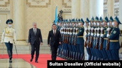 Кыргызстандын жана Казакстандын президенттери Садыр Жапаров менен Касым-Жомарт Токаев, Астана. 2021-жыл, 2-март. 