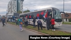Autobusi kojima su stigle pristalice vlasti u Novi Sad, 11. oktobar 2025.
