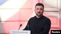 За словами Зеленського, Путін «має заплатити, по-перше, тому що він розпочав війну, а по-друге, тому що (він) намагається знайти вихід з ізоляції»