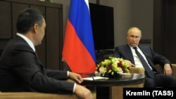 Садыр Жапаров менен Владимир Путиндин жолугушуусу. 