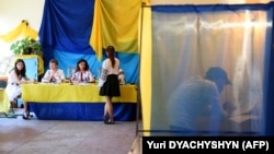 Під час голосування на виборах парламенту України у селі Мшана на Львіщині, 21 липня 2014 року