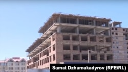 "Иска строй" компаниясынын курулушу токтогон үйлөрүнүн бири