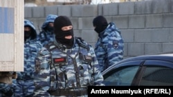 Російські силовики в анексованому Криму