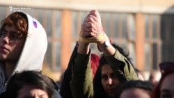 'Hoćete li i nas vezati'