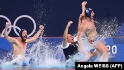 Сербські ватерполісти святкують перемогу на Олімпіаді