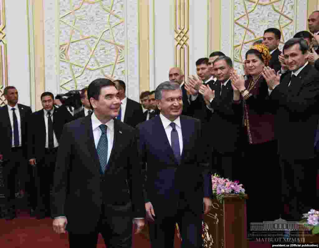 Дереккөздің мәліметіне қарағанда, Гурбангулы Бердімұхамедов бұл сапарында Шавкат Мирзияевтан Түркіменстан газын Ауғанстан арқылы Пәкістан мен Үндістанға жеткізетін&nbsp;TAPI газ құбыры&nbsp;жобасының құрылысына "қаражат сұраған". 24 сәуір 2018 жыл.&nbsp;