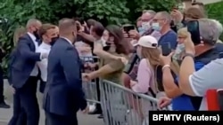 Макронду жаакка чаап жиберген учур