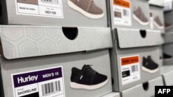 Обувь китайского производства выставлена на продажу в магазине в Вашингтоне, округ Колумбия, 8 апреля 2025 года