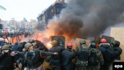 За даними слідства, 18 лютого 2014-го міліціонер «неправомірно склав протокол затримання учасника акцій протесту за нібито участь у масових заворушеннях»