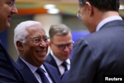 Antonio Costa este martor în anchetele de corupție care vizează mai mulți membri din fostul său guvern, însă el însuși a fost achitat după o încurcătură a procurorilor, care-l vizaseră deși subiectul unei conversații înregistrate în secret era ministrul economiei cu același nume.