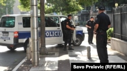 Policija ispred Višeg suda u Podgorici gdje se održava suđenje u slučaju "Državni udar"