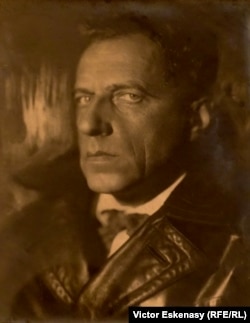 Moisei Nappelbaum, Regizorul de teatru Vsevolod Meyerhold (col. Alex Lachmann, Londra)