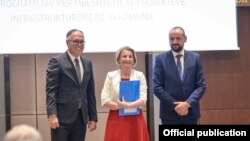 Градоначалничката на Тетово Теута Арифи за доделување грант од Владата 