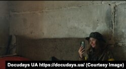 Кадр із документального фільму «З любов’ю з фронту»