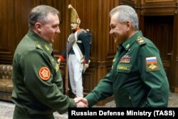 ვიკტარ ხრენინი და სერგეი შოიგუ, ბელარუსის და რუსეთის თავდაცვის მინისტრები