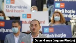 Primarul sectorului 2, Radu Mihaiu, și-a petrecut ultimele zile numărând voturi lipsă și contestând rezultatele alegerilor din numeroase secții.