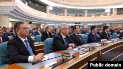 Казакстандын тышкы иштер министри Мурат Нуртлеу (солдон биринчи)