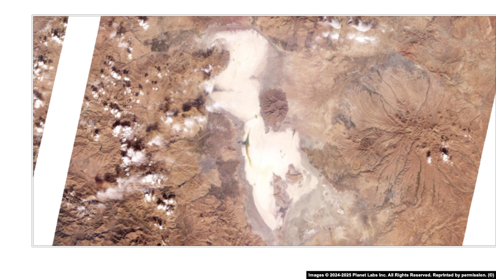 Кӯли Урумия: Урумия замоне калонтарин кӯли шӯри Ховари Миёна буд. Заволи он ҳоло системаи муҳитзистӣ ва воситаҳои зиндаги мардум дар саросари шимол-ғарби Эронро таҳдид карда, ҳикоят аз амиқтар шудани бӯҳрони об дар минтақа дорад.