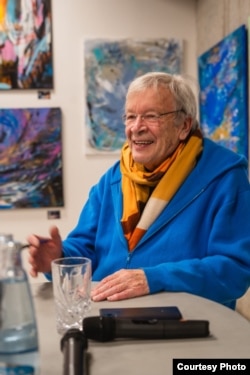 Виктор Ерофеев. Вечер в Пражском книжном клубе, 3 декабря 2025. Фото: Злата Онищенко.