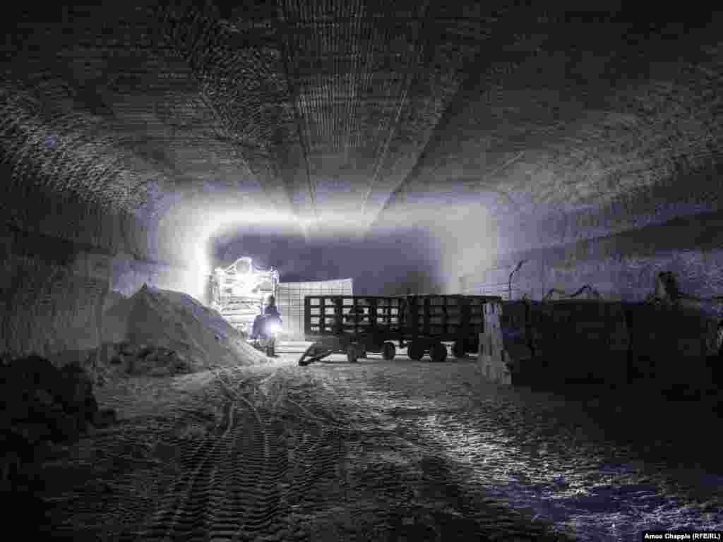 &nbsp;درحالی که نمک غذایی و نمک منظور فعالیت های صنعتی تولید و فروخته میشود٬ معدن آرتیوسول یک تجارت غیر معمول را در زمینه تولید نمک نیز انجام می دهد